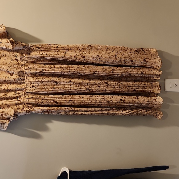 Hayden Los Angeles Large Floral Pleat Dress - Picture 2 of 3